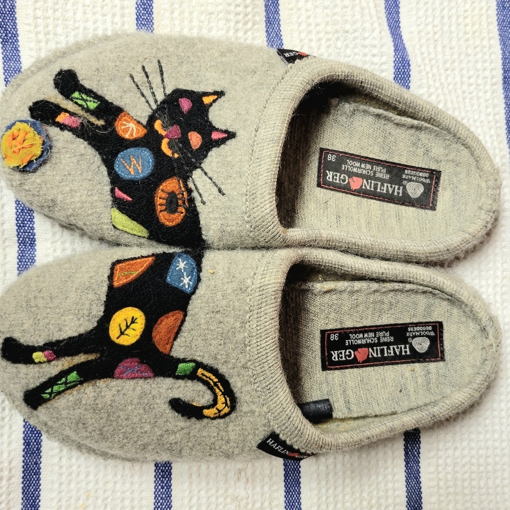 Halflinger Women's Wool Slippers "Sassy" cat